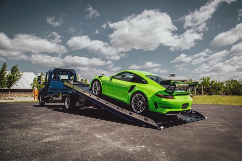 Green Porsche 911 GT3RS loaded on a Vulcan 12 series LCG carrier with extreme angle option