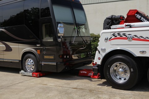 Securing the underlift to tow a motorcoach with the Century 9055
