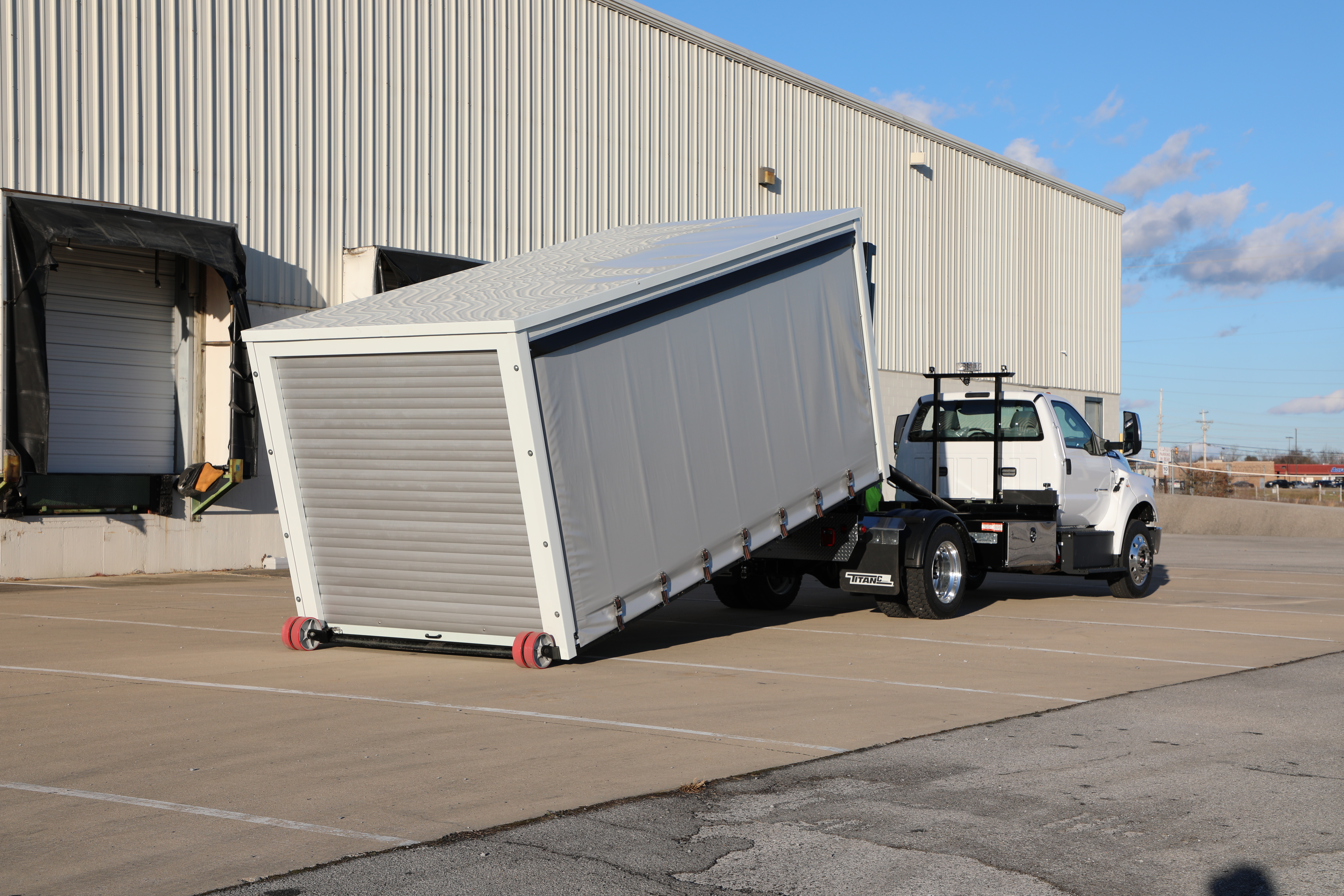 The Titan® C-Series Covered Deck unloading 2, unit photo 16 of 33