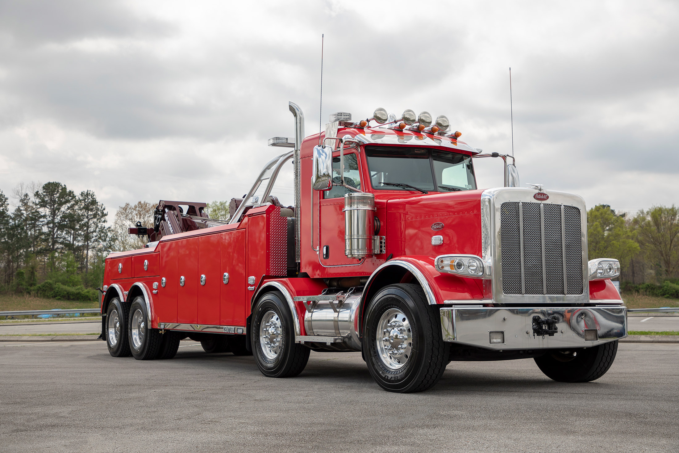 Red Century 9055XL on a Peterbilt 389 tandem tandem chassis
