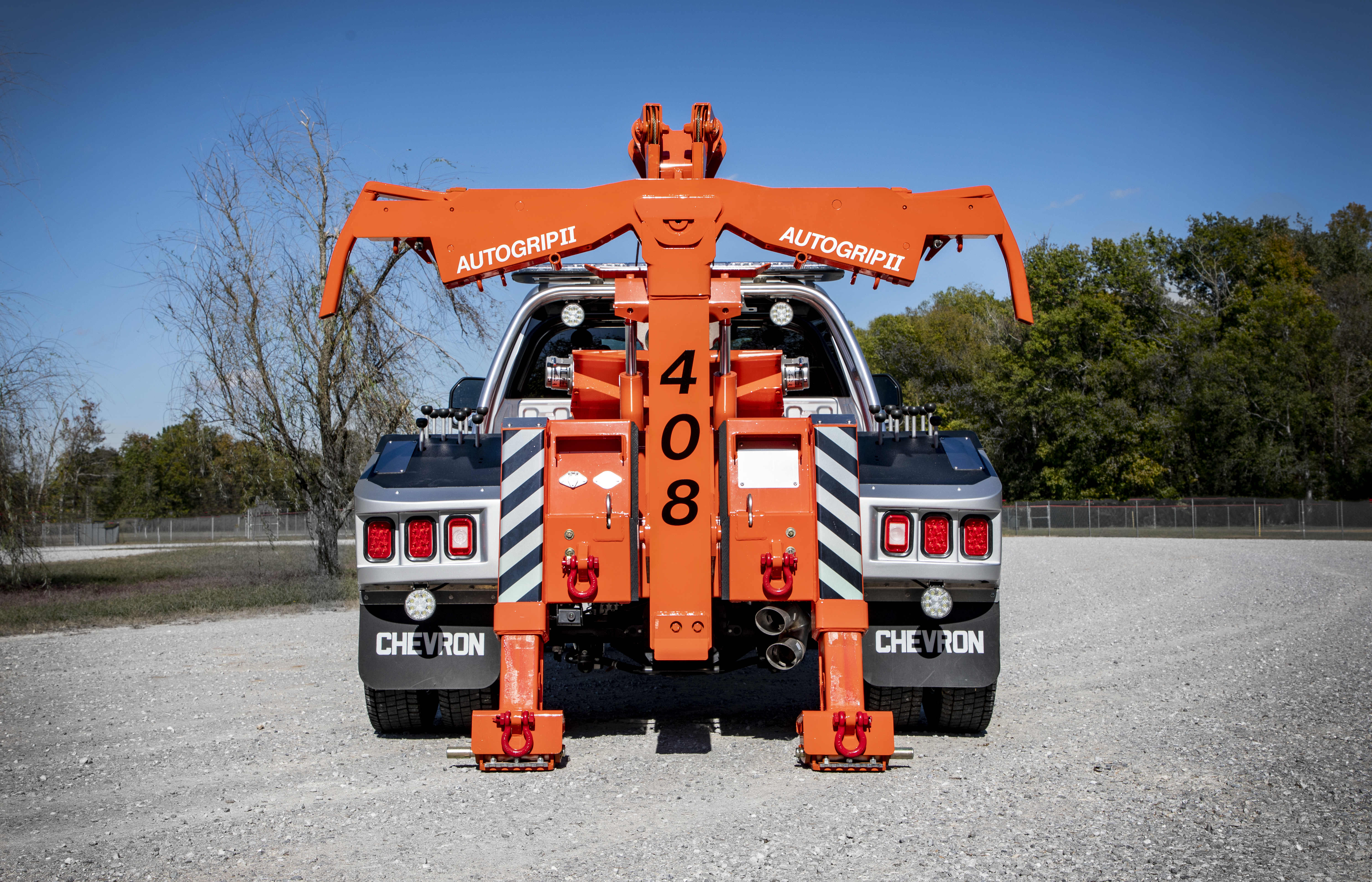 Chevron™ 408 Light-Duty Autoloader comes has optional rear hydraulic jacks for stability