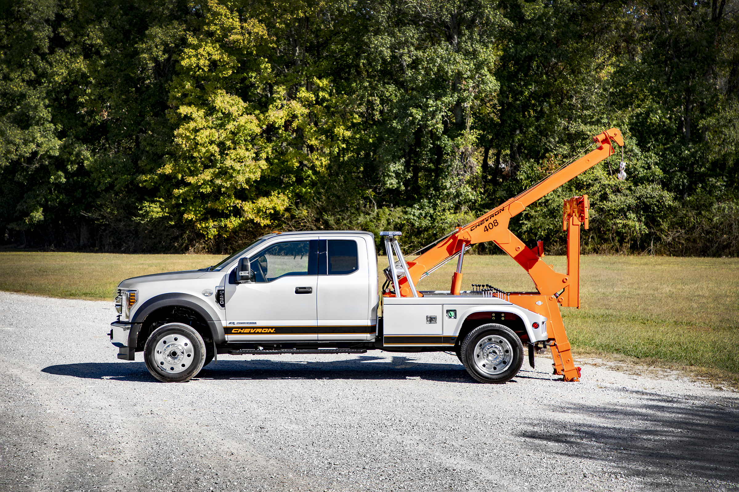 Chevron™ 408 Light-Duty Autoloader comes with an extendable hydraulic recovery boom