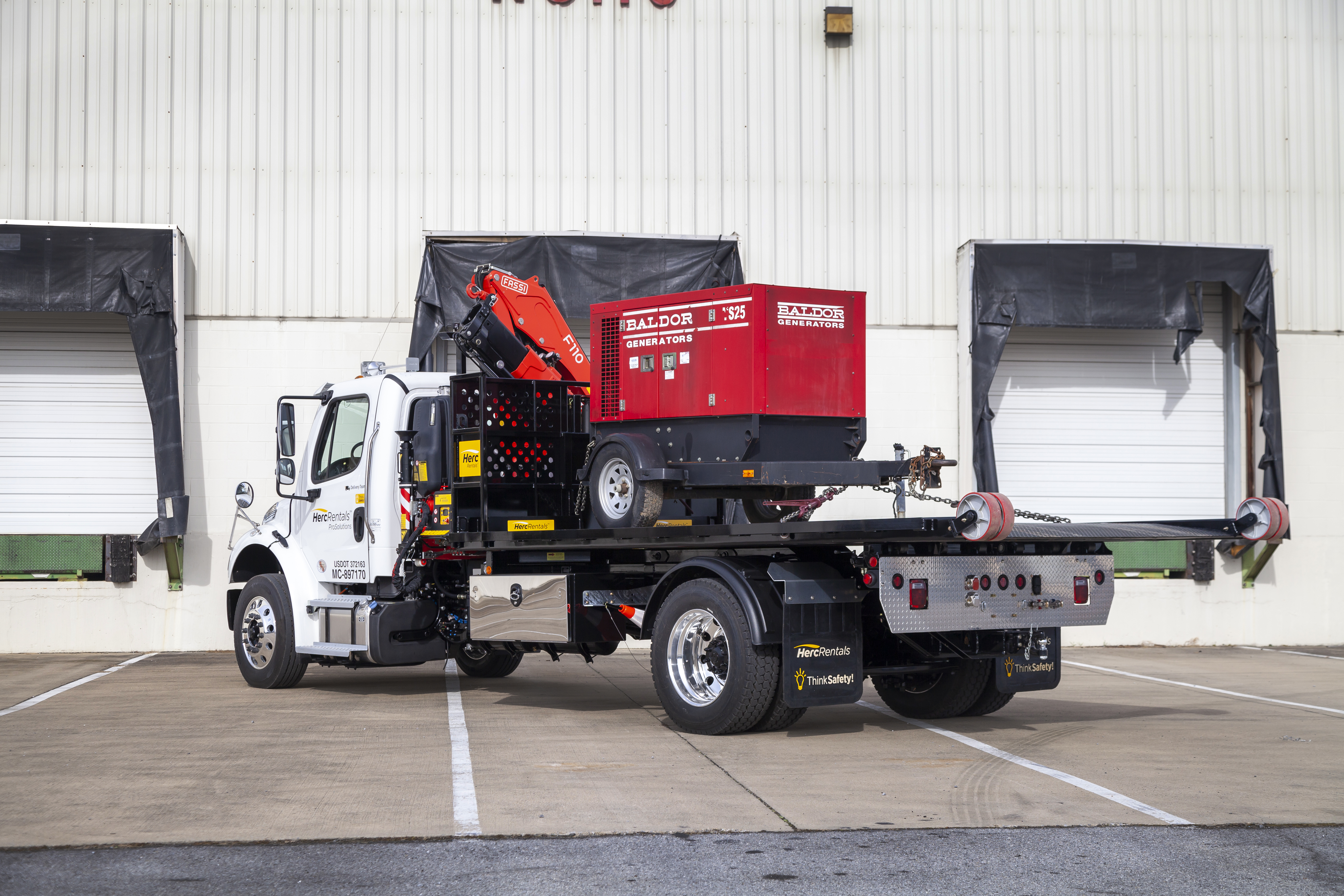 The Titan® C-Series optional remote hydraulic crane is just one option, unit photo 11 of 33