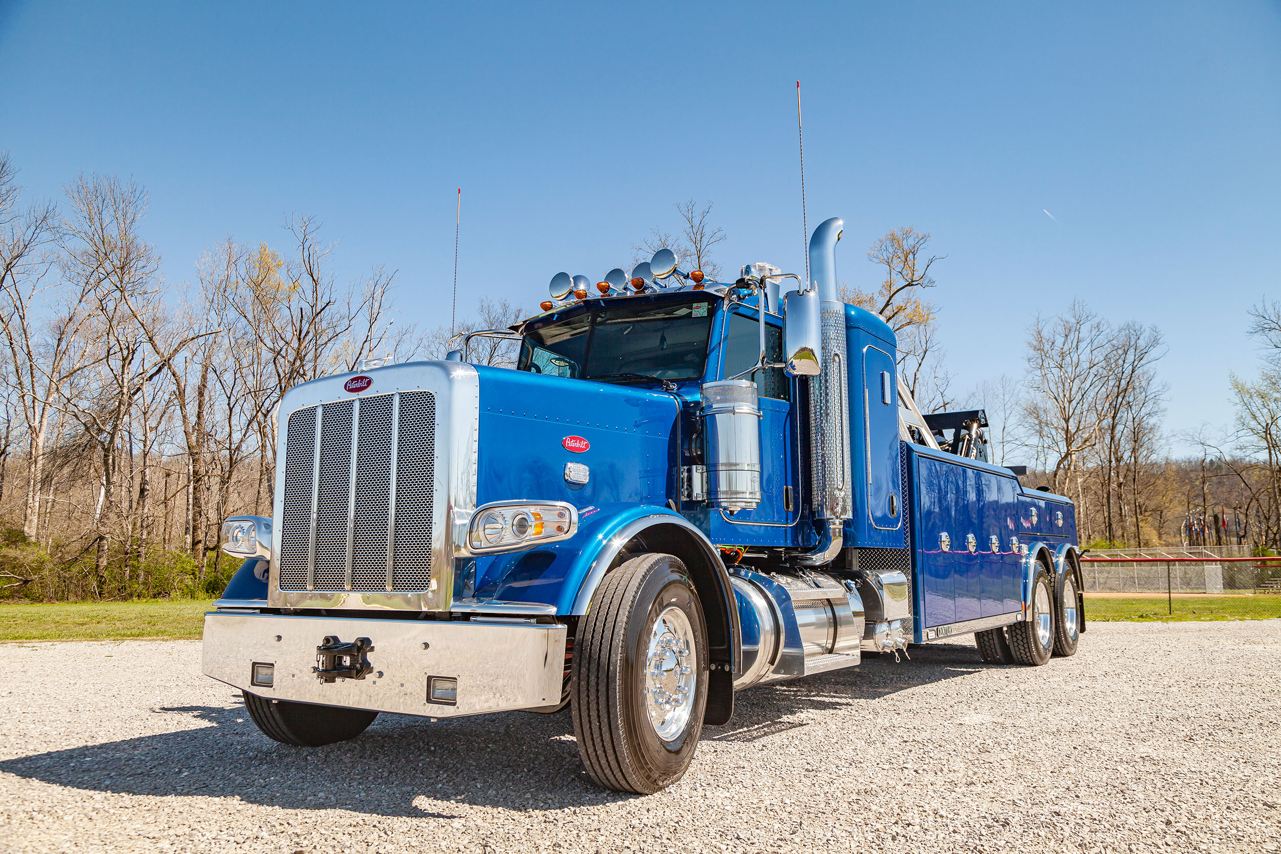 Century 7035 on a Peterbilt 389 chassis front photo