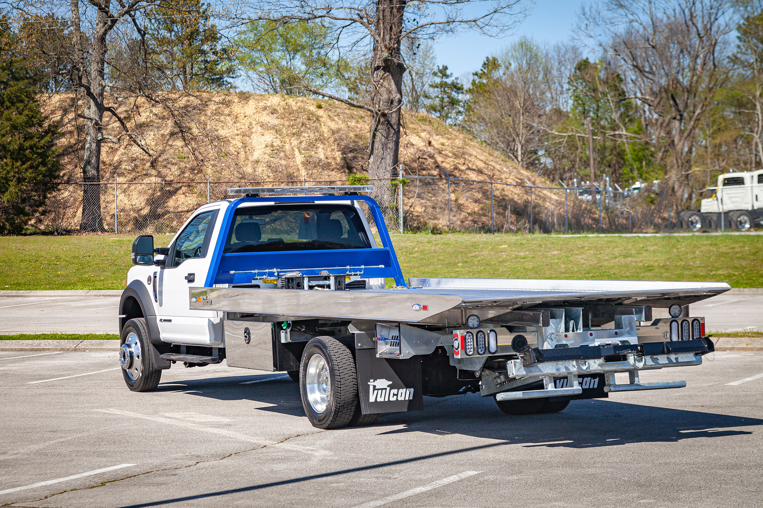 Vulcan 10-Series aluminum car carrier on a Ford F 550 chassis, unit photo 13 of 19