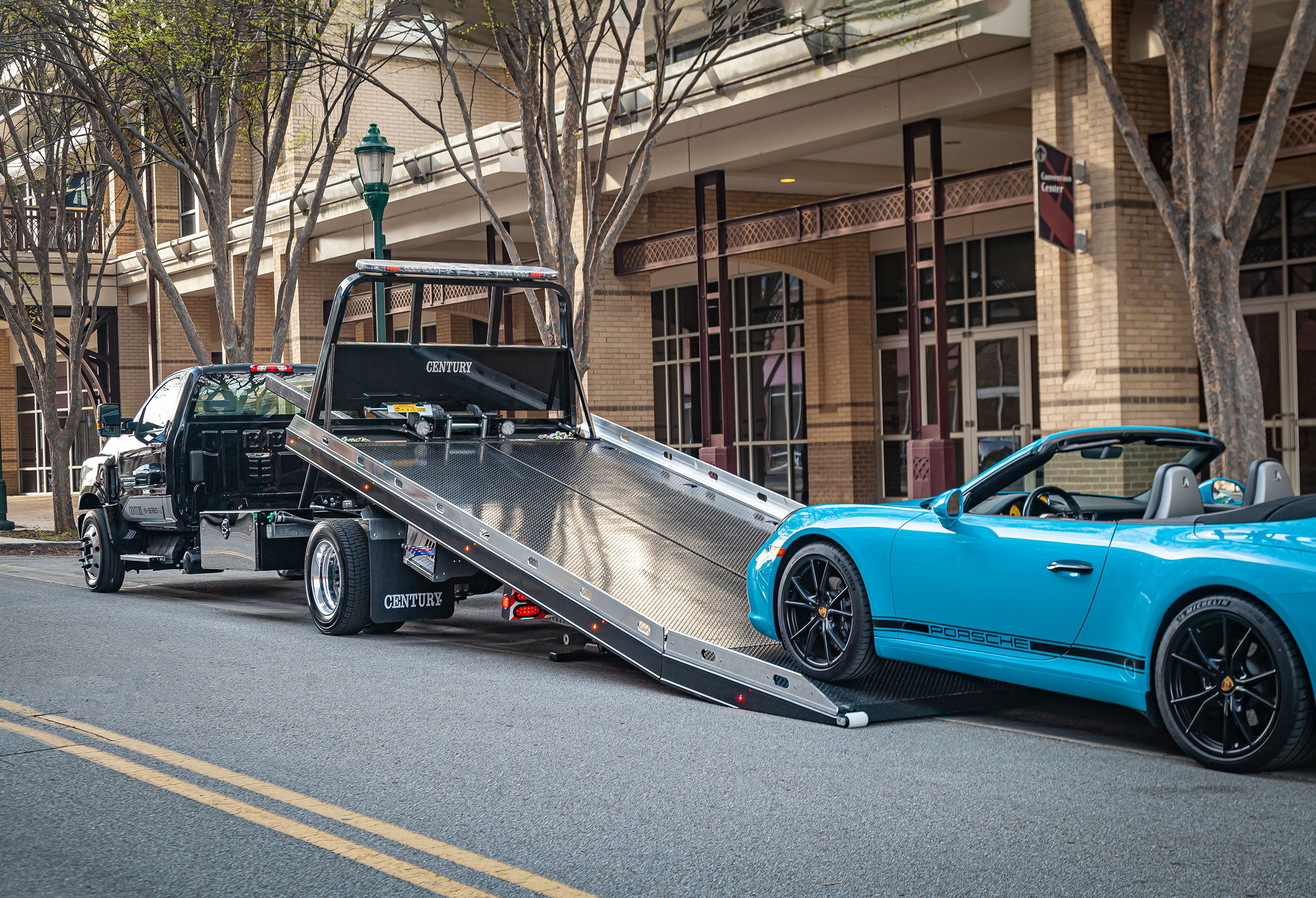 Right Approach with a blue porsche 911 carrera loading