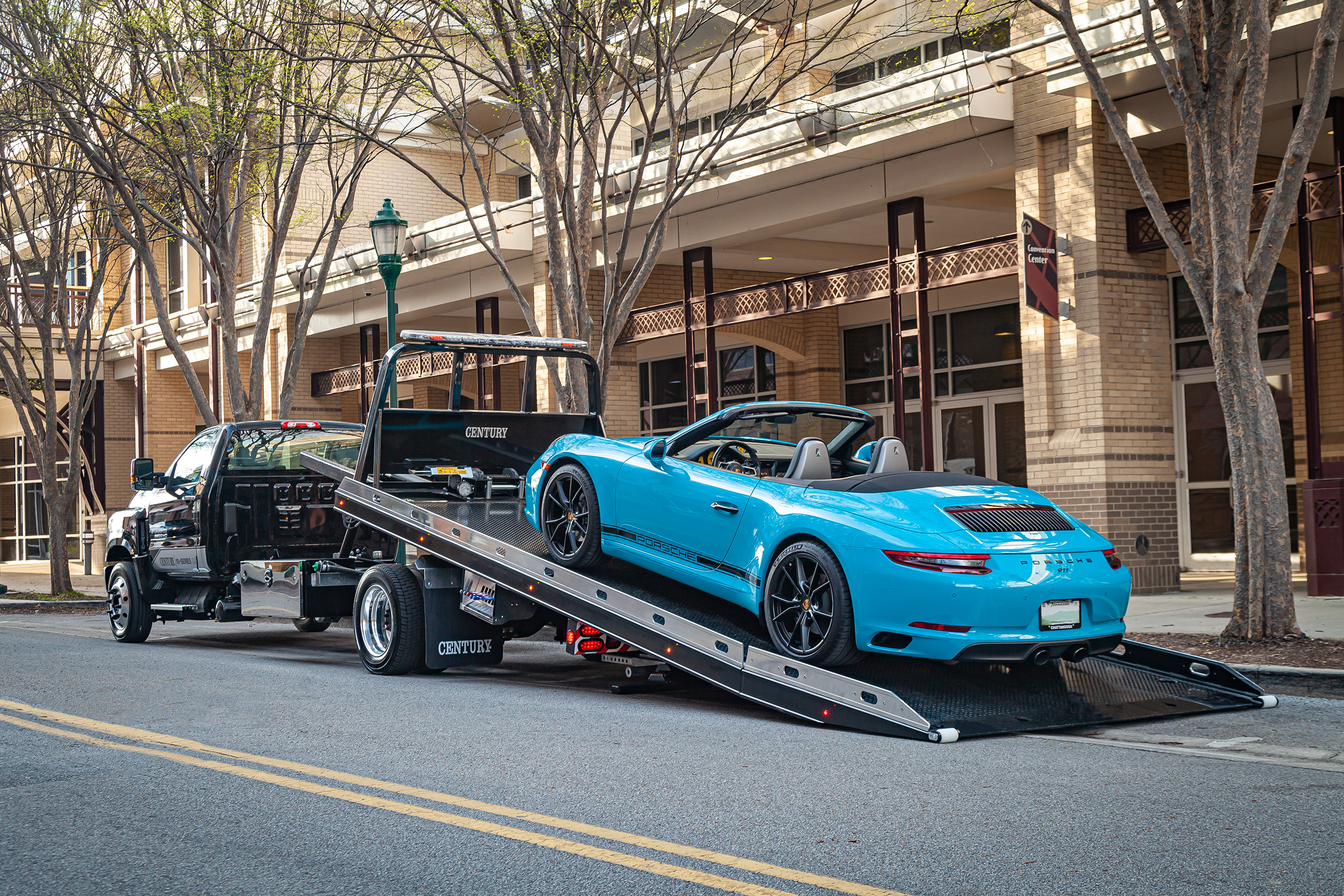 Right Approach with a blue porsche 911 carrera loaded