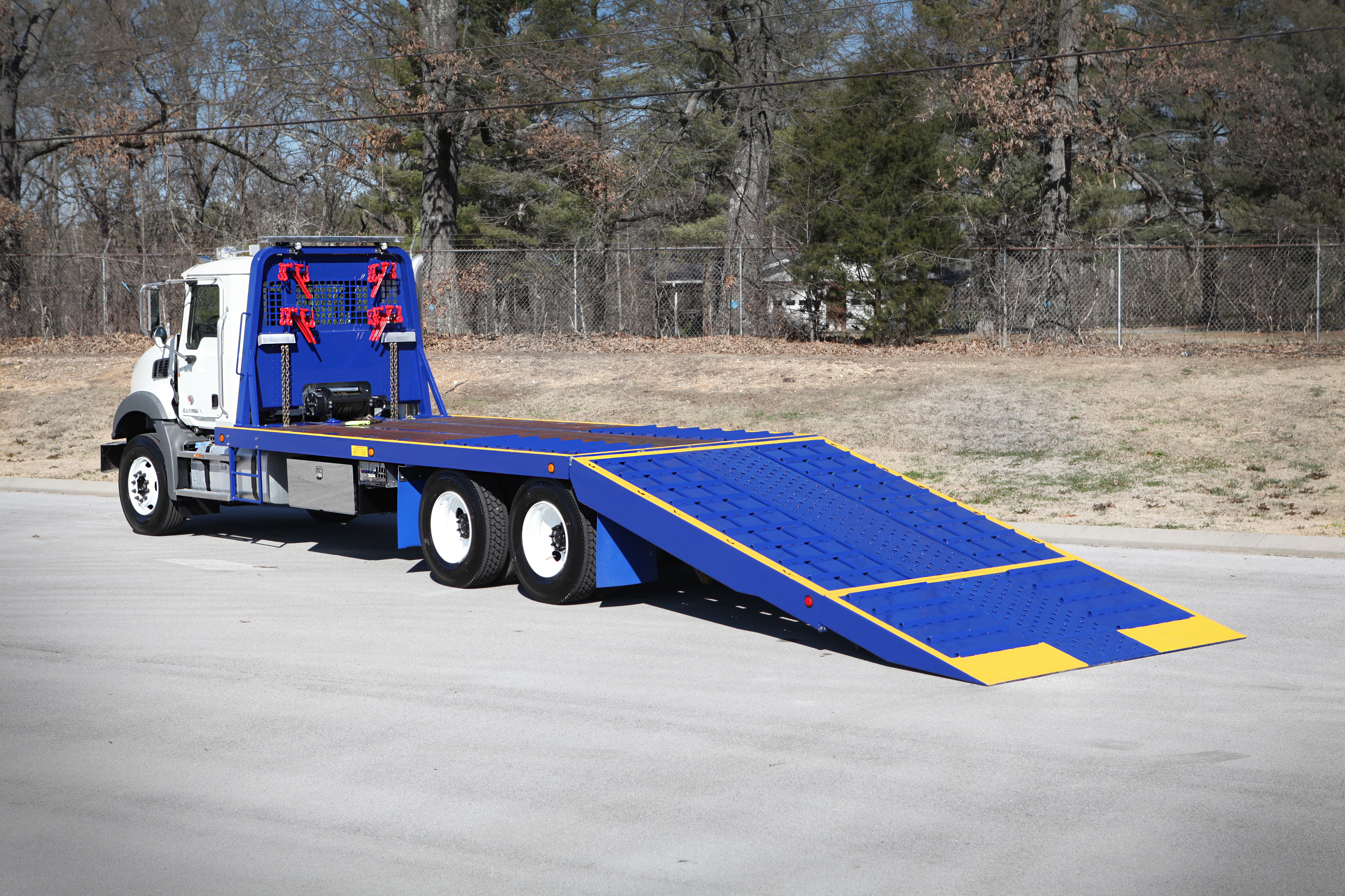 Titan® FRF in the unfolded position for loading and unloading of heavy equipment.