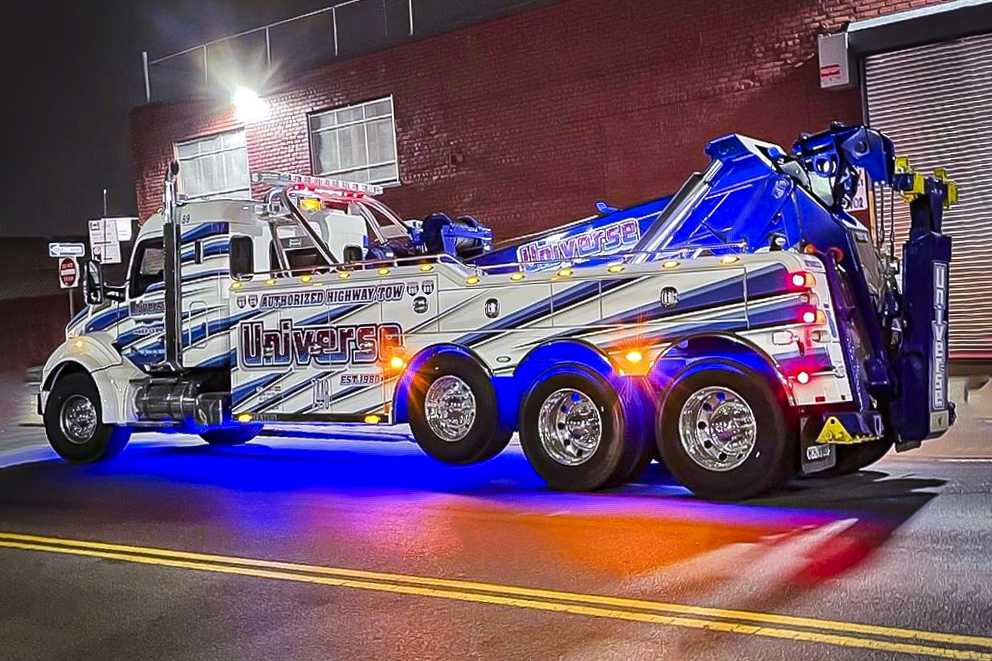 Century 9055 for Universe Towing in Bronx NY on a Kenworth T880 chassis