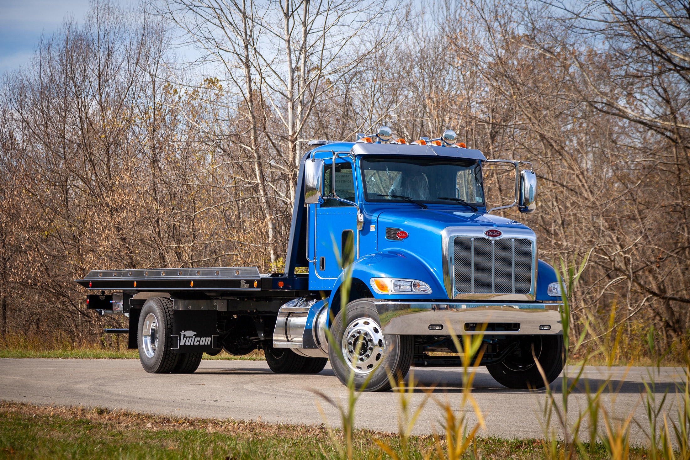 blue Vulcan 16 series lag on a Peterbilt 337 chassis front shot