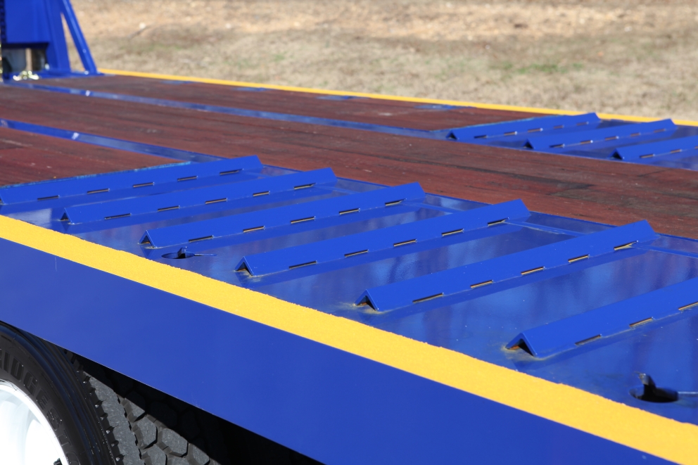 Titan Folding Ramp Flatbed | Miller Industries