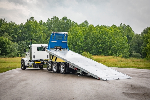 Image shows a Vulcan 40-Series LCG industrial carrier with the bed deployed