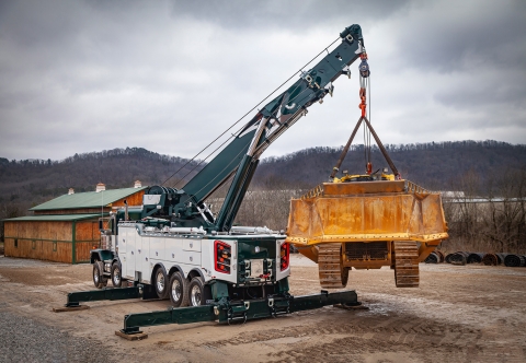 century m100 lifting a komatsu dozer and rotating it around the rear corner