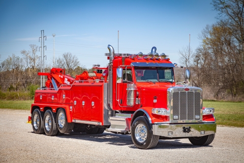 Vulcan V 100 50 ton integrated heavy duty unit on a peterbilt 389 chassis front