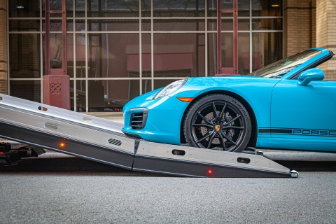 loading a blue porsche 911 carerra on a century 10-series with right approach option