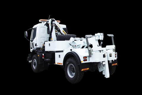 Light-Duty Wrecker Century 212