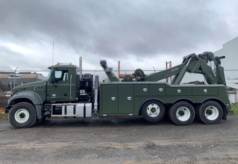 Side view of a Century 9055 heavy-duty wrecker