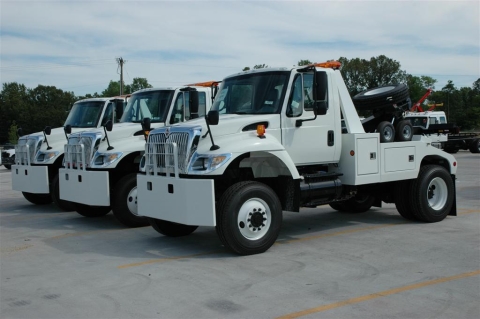 front view image of an white century 806M light duty wrecker