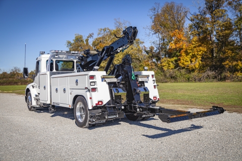 The Holmes 600R's kneeboom has an impressive horizontal ride height allowing for tow operators to achieve higher ground clearance when towing long wheelbase vehicles such as military and all terrain vehicles.  This image shows the rear view of the Holmes 600R.