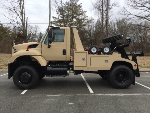 Side view of an 806M light duty wrecker