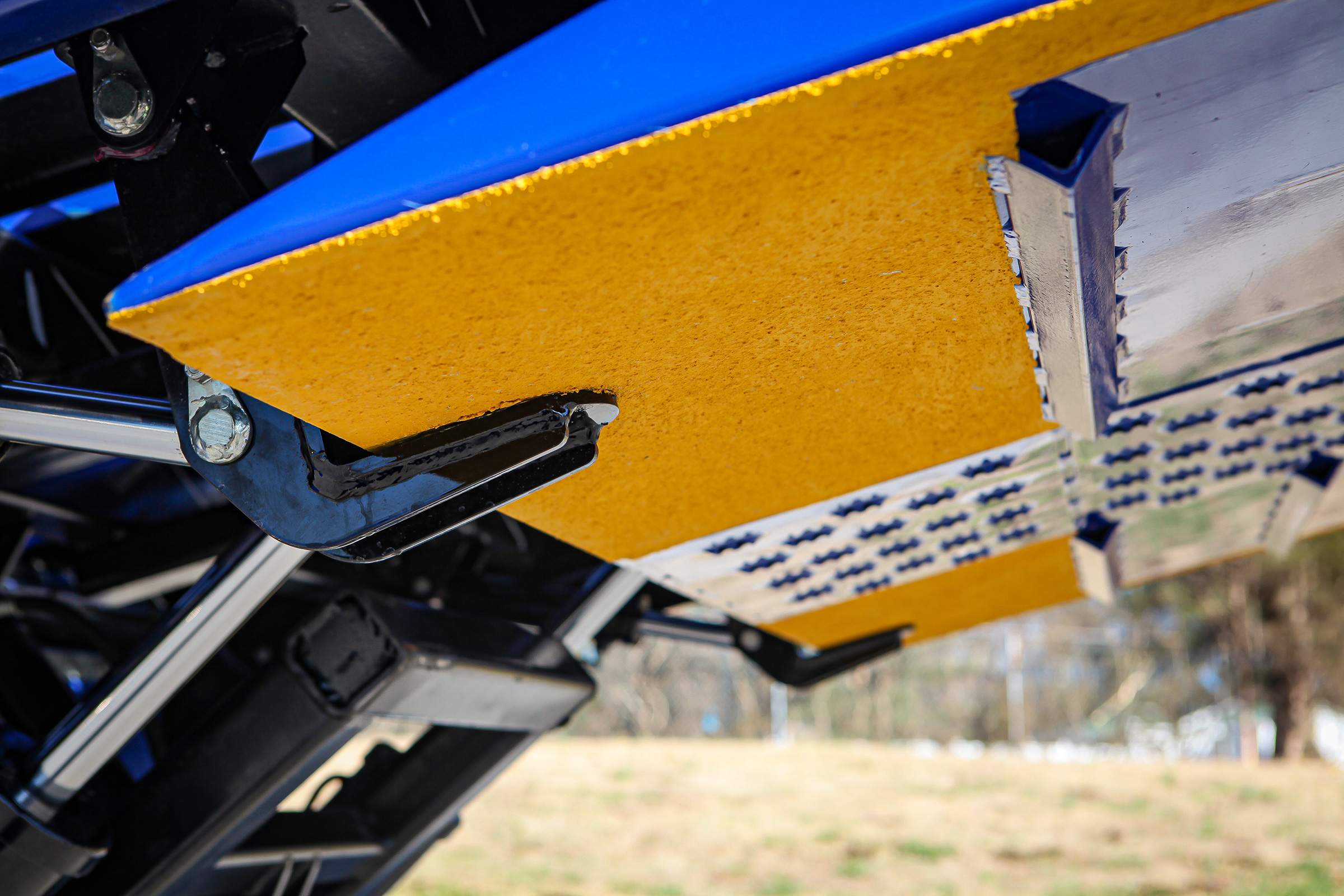 Folding Ramp Flatbed | Miller Industries