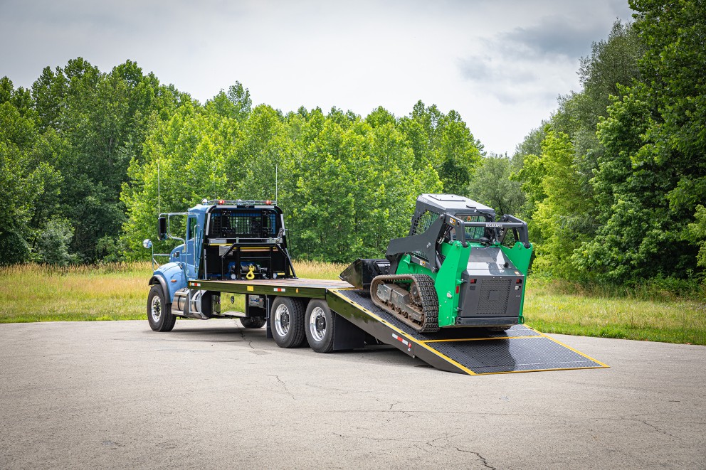 Folding Ramp Flatbed | Miller Industries