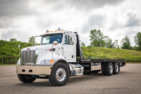 20 series lcg industrial carrier on a peterbilt chassis