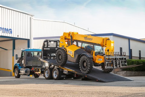 20 series lcg industrial carrier steel deck loaded with telehandler