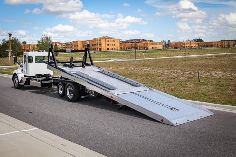 16 series lcg multideck carrier with bed tilted back