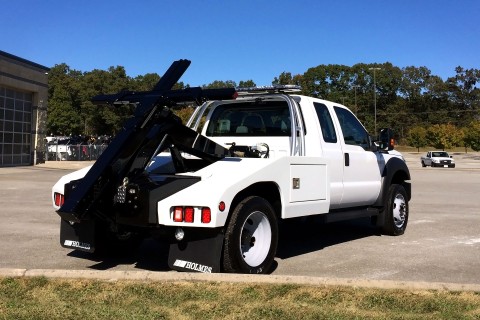 holmes 440 wrecker on a white ford chassis