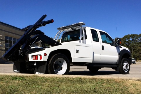 holmes 440 wrecker on a white ford chassis