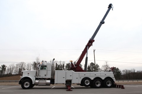 white and red vulcan 950 rotator on a peterbilt 389 chassis stretched out in a parking lot