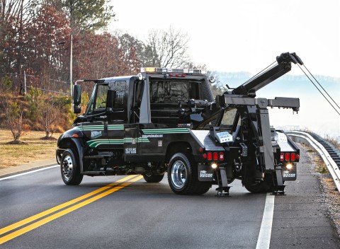 black vulcan v24 working a roadside recovery